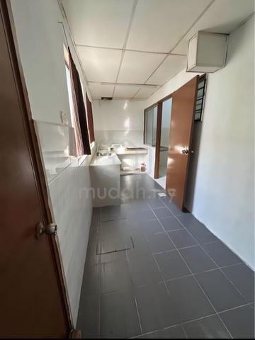 2 Storey Taman Pinggiran Putra Seri Kembangan Jalan PP12 1