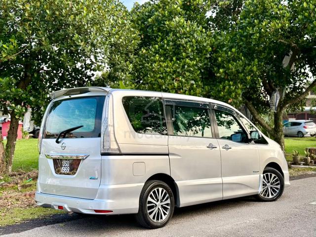 ON THE ROAD 2017 Nissan SERENA 2.0 - 5