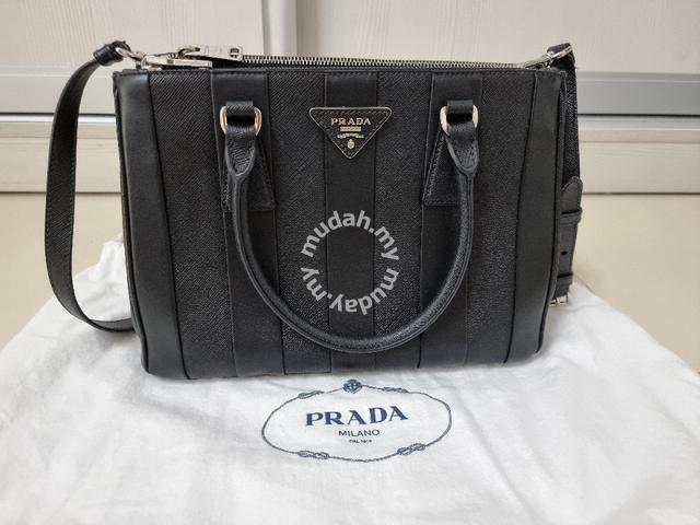 prada saffiano city c