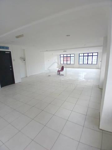 MJC FIRST FLOOR UNIT CORNER COMMERCIAL SHOPLOT FOR RENT At MJC KUCHING 1