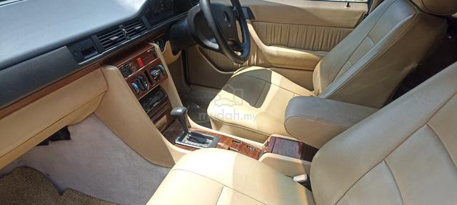 1995 Mercedes Benz 260E 2.6 (A) - 4