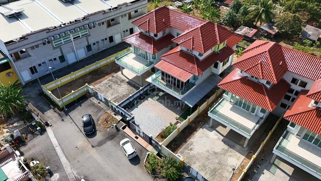 PALING MURAH 3 Storey Semi D Taman Kiara 2 Lukut Berhampiran Pantai! 1