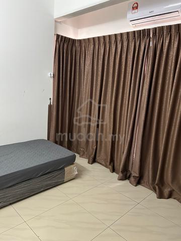 air con middle room to rent 1