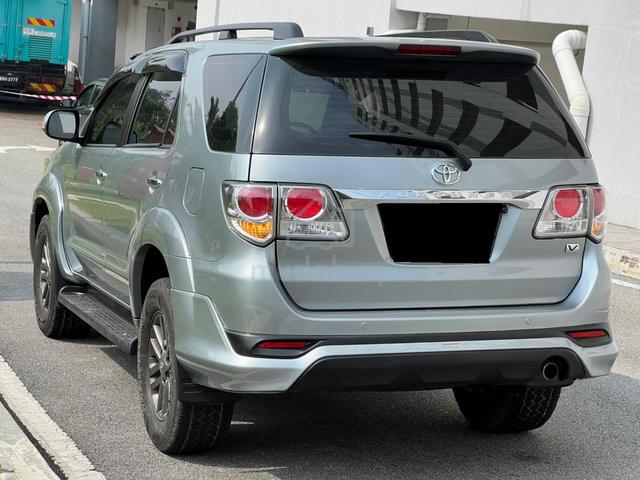 Toyota FORTUNER 2.7 V TRD 4wd , 7 Seat SUV ,L/SEAT - 5