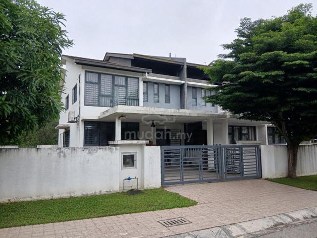 2-Storey Superlink End Lot with Spacious Land @ Aman Putri Shah Alam 1