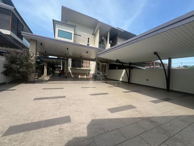 2 with basement Semi D for Sale at Stutong 1