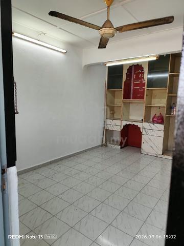 Flat Taman Ungku Tun Aminah 1