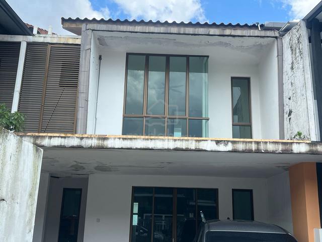 BARE UNIT Double Storey Terrace House Perjiranan 15, Bndr Dato Onn 1
