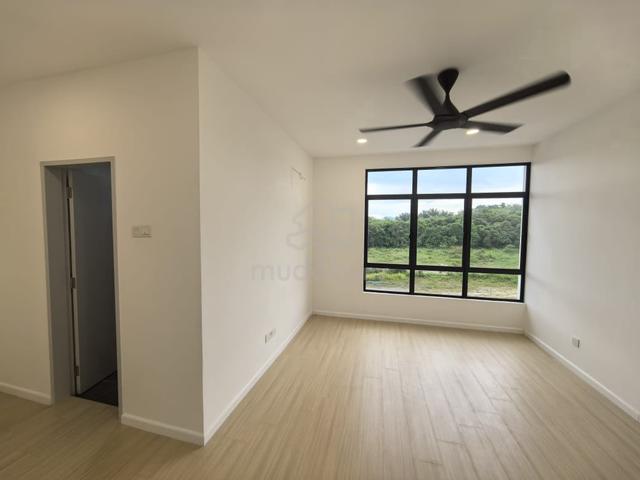 TownHouse/Taman Akasia Semenyih/1.5 Storey House/Ready move in 1