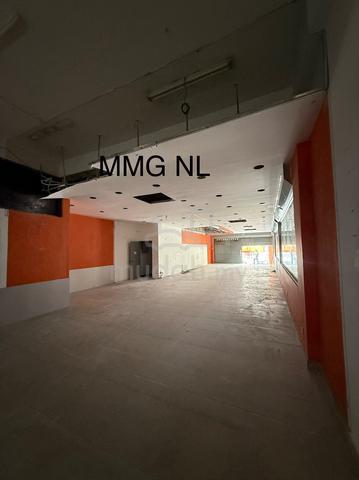 Ground floor Shop Jenjarom Town To Let 1