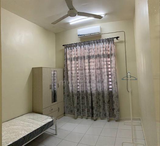 Sewa Bilik Utama + Tandas + Aircond Di Kepala Batas Dpn Tmn Mainan 1