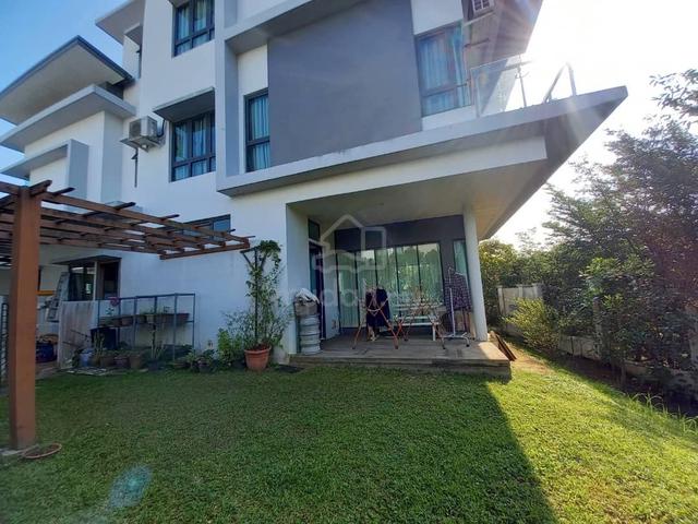 3 Storey Bungalow Lake Villa Jalan Hijau Pelangi U9 1