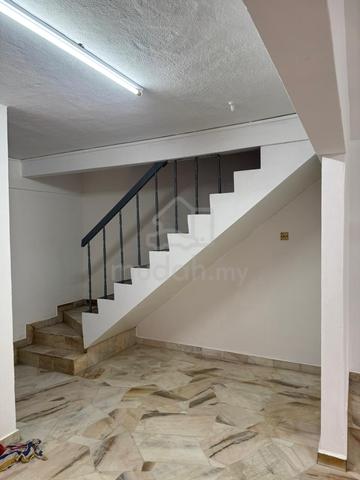 Limited 2 Storey Terrace Partially Furnished To Rent 4