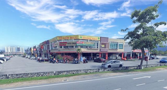 (CORNER UNIT) First Floor at Taman Pelangi Semenyih 1