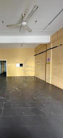 Plaza 333/ ground / penampang 1