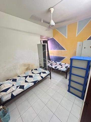Bilik Sewa Lelaki di Apartment Sri Ria, Kajang near Jalan Reko KTM UKM 1