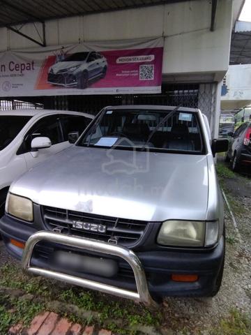 Isuzu Invader 2.8 (Manual) 2004 Green Diesel - 1
