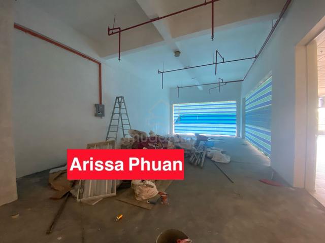 High-Traffic Shop Lot Perfect for Branding & Signage E-GATE Jelutong. 1