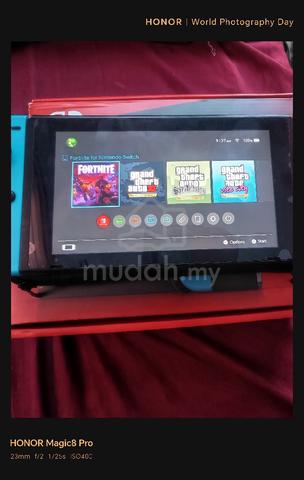 Nintendo switch V2  - photo 2 of 6