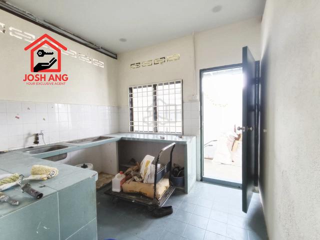Lengkok Sungai Gelugor 2,Bungalow Renovated Basic New Painting Unit 1