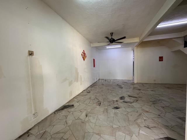FACING PARKING!! LIMITED!! 2 Storey House Kampung Raja Uda, Port Klang 1