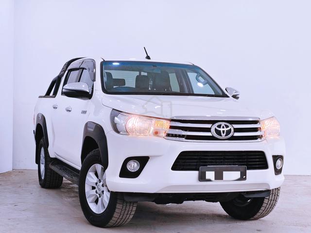 2017 Toyota HILUX 2.4 G VNT (A) 💯% F.Loan Waranty - 1