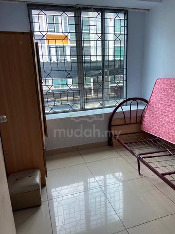 Single Room Available 1