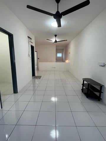 Below Market Kita bayu Townhouse Casa bluebell Mekar Dengkil 1
