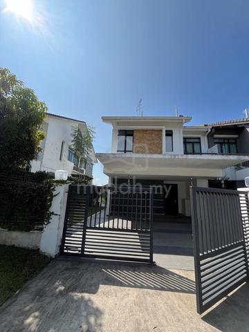 Golf East @Horizon Hill 2.5 Storey Semi D House For Rent Unblock View 1