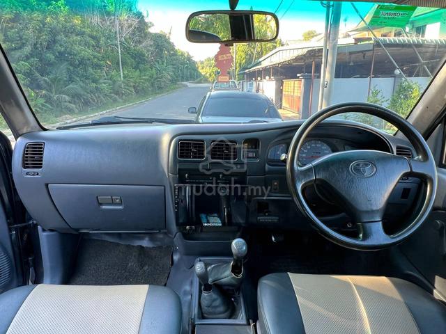 2002 Toyota HILUX 2.8 DUAL CAB (M) - 4