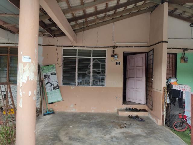 rumah 2 tingkat tanah merah 1