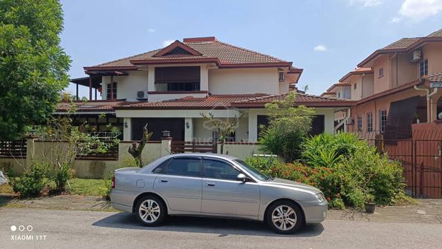 Kota Kemuning, corner unit 2-storey terrace for sale, near field. 1