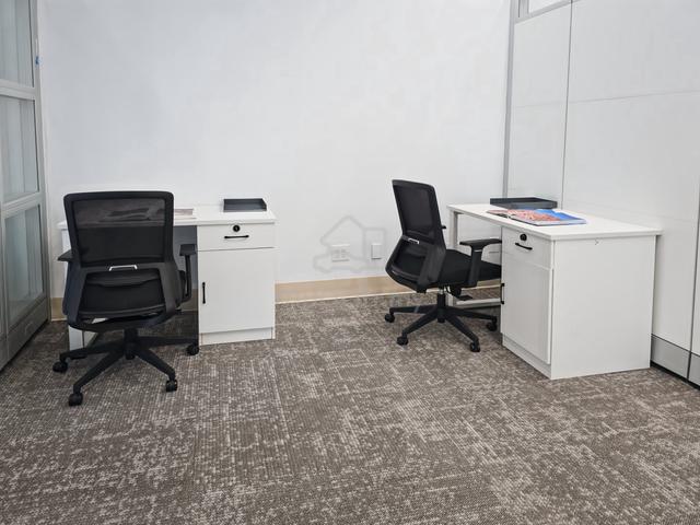 Find office space in HQ Menara Summit for 2 employees 1