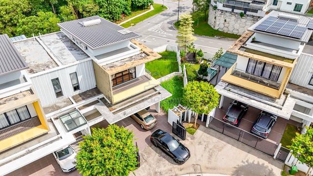 CORNER LOT Twin Palms Sungai Long Semi-D 3 Storey HUGE LAND 1