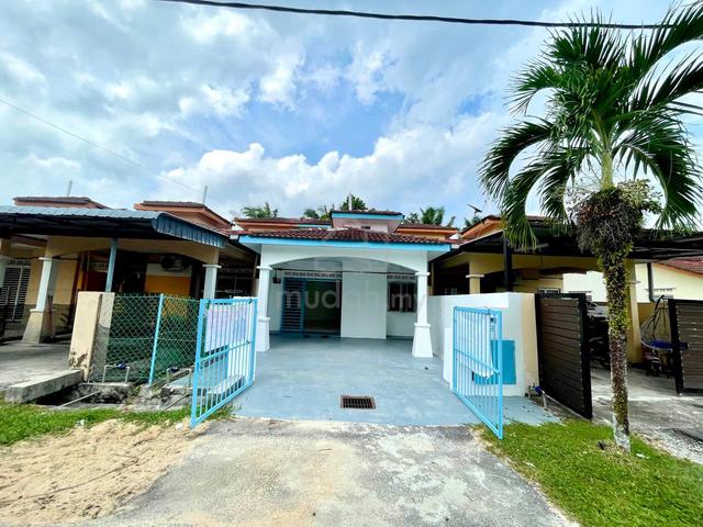 (MURAH REFURBISHED CANTIK) 1 Storey Taman Langat Utama Banting 1