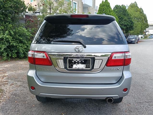 2011 Toyota FORTUNER 2.7 V FACELIFT (A) - 4