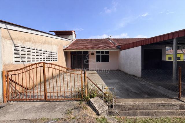 Teres 1 Tingkat Taman Clonlee 2, Tampin, Negeri Sembilan. 1