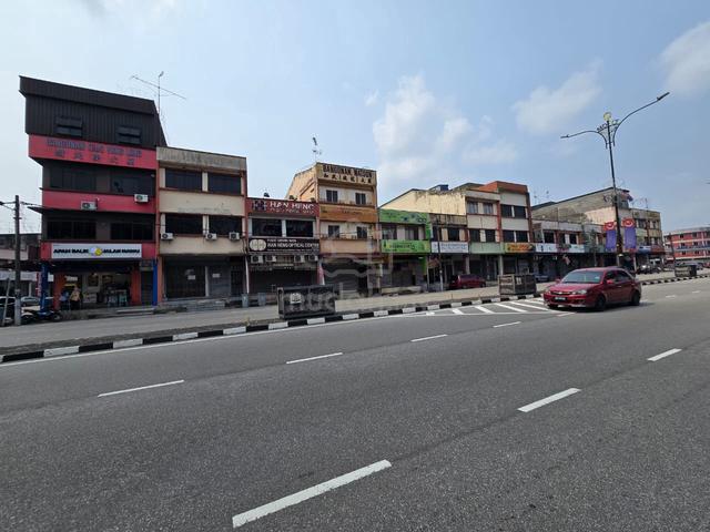 Kota Tinggi J.Tun Sri Lanang 3 Storey Shoplot For Sale Facing MainRoad 1