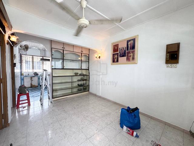 Flat Taman Ungku Tun Aminah 2