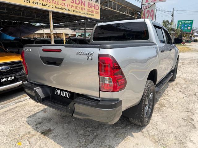 Toyota HILUX 2.4(A)REVO E D/C VNT 6PSD 4X4 Pickups - 5