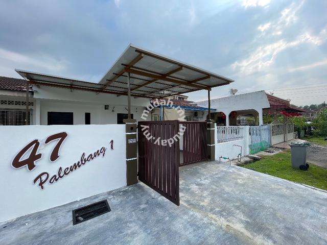 FREEHOLD 1 Storey Datuk Palembang, Bukit Baru Facing Padang 1