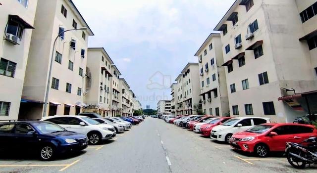 Puchong Utama Court 1 1