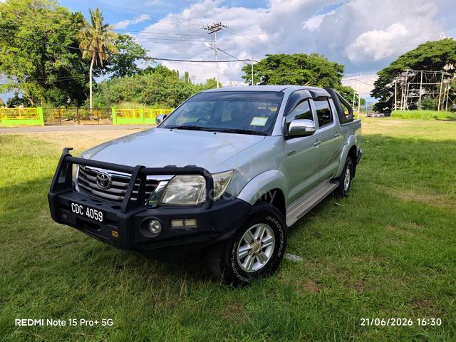 2012 Toyota HILUX 2.5 G (A) - 4