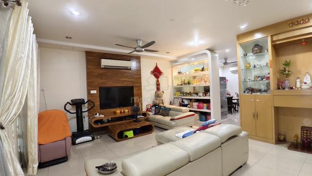 3Storey Terrace Fully Renovated at Pantai Jerjak, Sg. Nibong For Sale 1