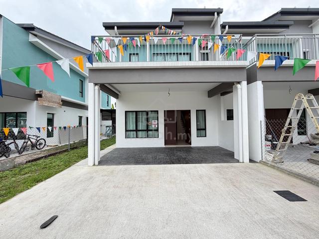 FREEHOLD 🏡🔥 2 Storey Terrace Landed Taman Semarang Intan Dengkil 1