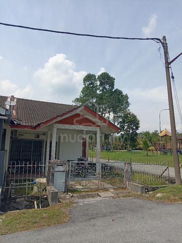 Rumah Teres Lembah Beringin 1