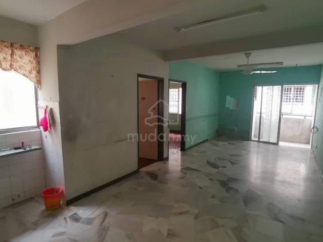 Iris Apartment (Taman Desa) 1