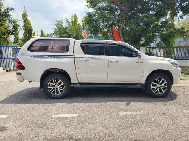 Toyota Hilux Double Cab 2.8G AT 4x4 - 5