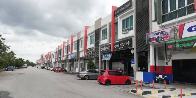 Facing Main Road Shop for Sale at Simpang Ampat (Pearl Avenue) 1