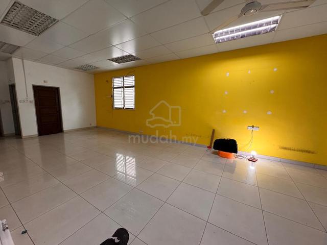 3 Storey Terrace Corner - Face Main Road - Sultan Azlan Shah 1